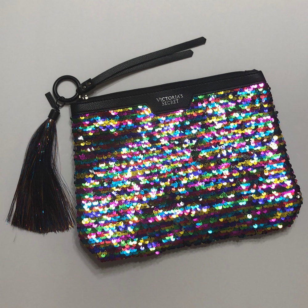🆕 Victoria’s Secret Sequined Soft Clutch